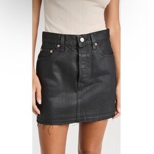 NWT Levis Women Icon Skirt Coated Black 90s raw hem Size 31